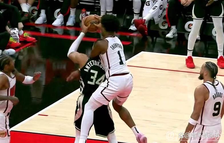 半场对决巴特勒 阿门突破强攻上篮 半场对决巴特勒 阿门突破强攻上篮